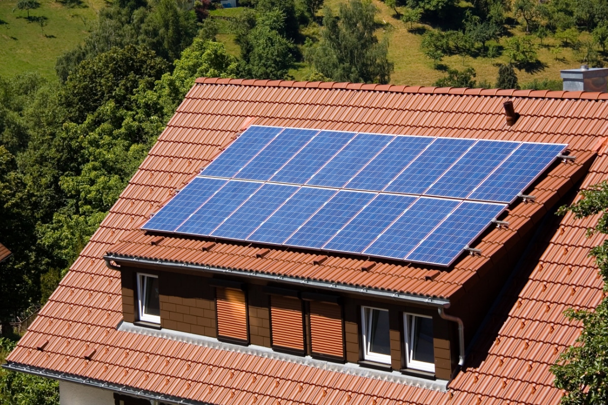 Combien prévoir pour installer des panneaux solaires ?